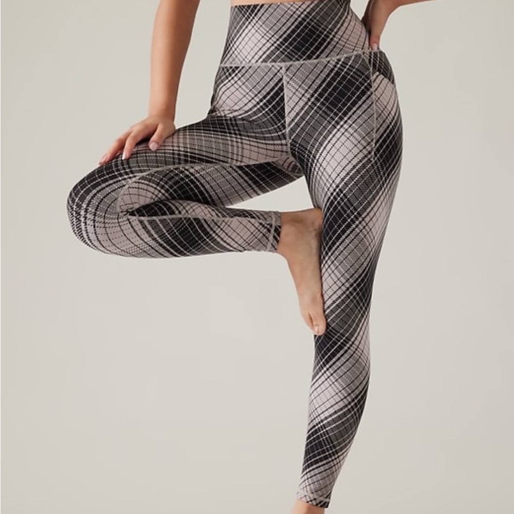 NWT Athleta Salutation Stash Tight in White Plaid Texture, size XS